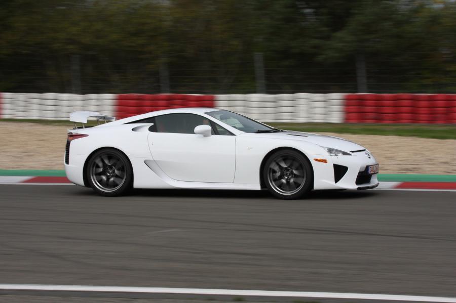  Lexus LF-A 2010 года  (фото 104 из 213)